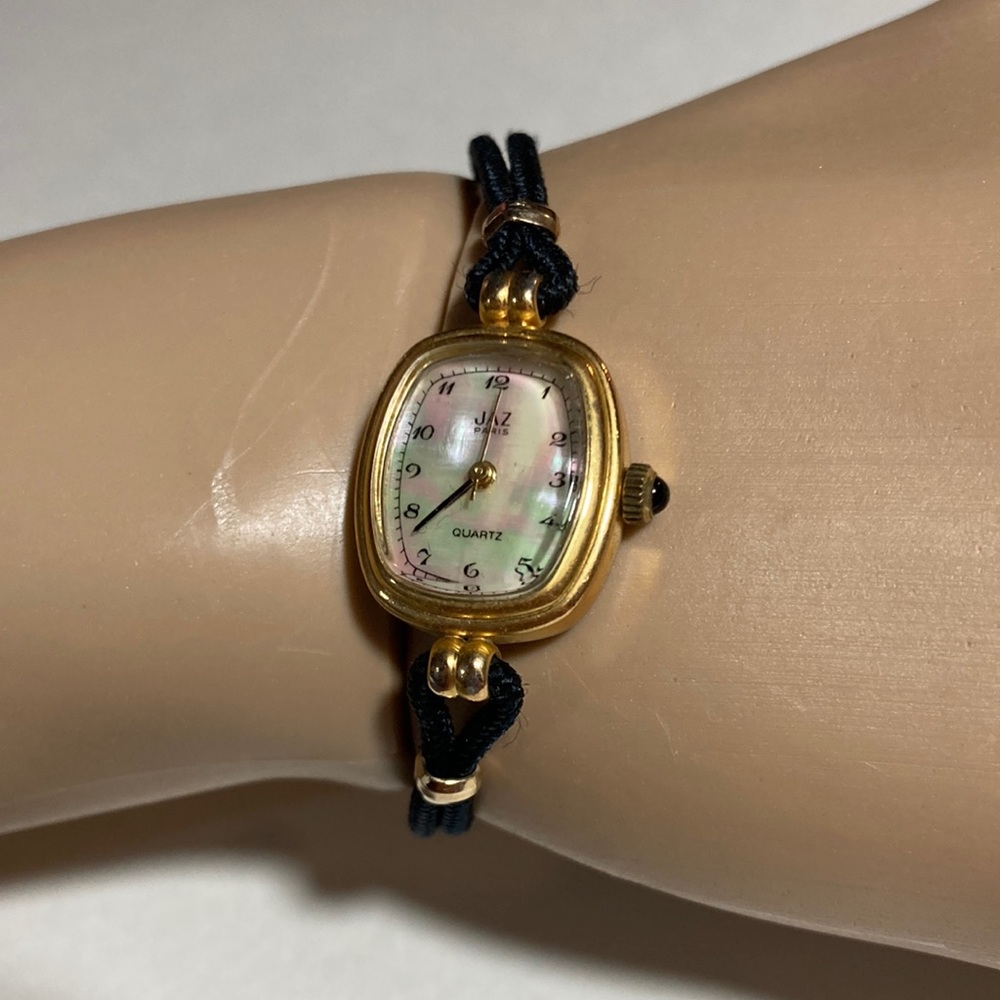 VINTAGE JAZ PARIS QUARTZ MOVEMENT LADIES WRIST WATCH